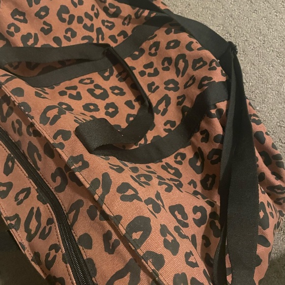 Victoria’s Secret pink duffel bag - Picture 3 of 3